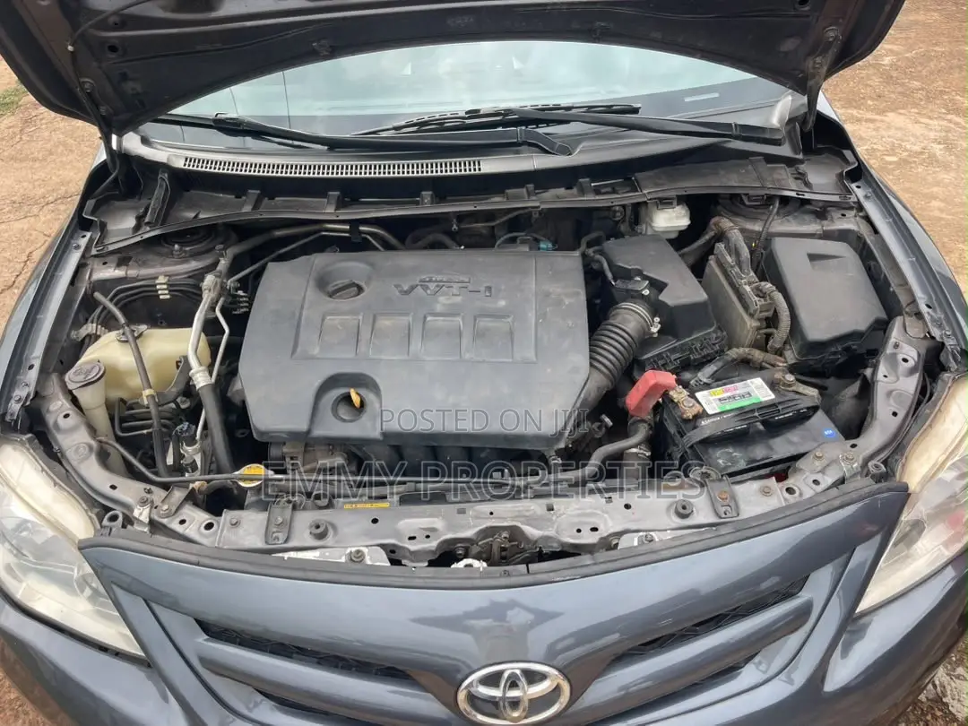 Toyota Corolla LE 4dr Sedan (1.8L 4cyl 4A) 2013 Gray