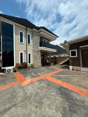 4bdrm Duplex in Okhoromi Airportroad, Benin City for sale