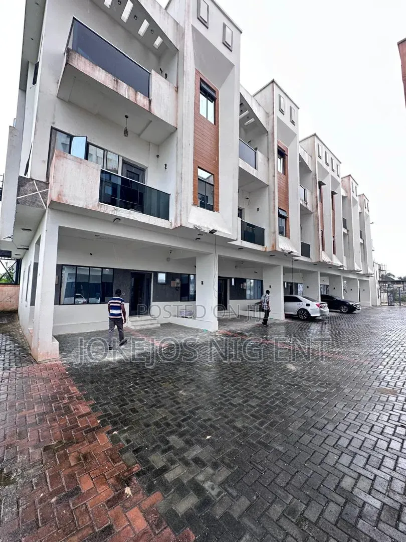 4bdrm Townhouse/Terrace in Lekki Scheme 2 for sale