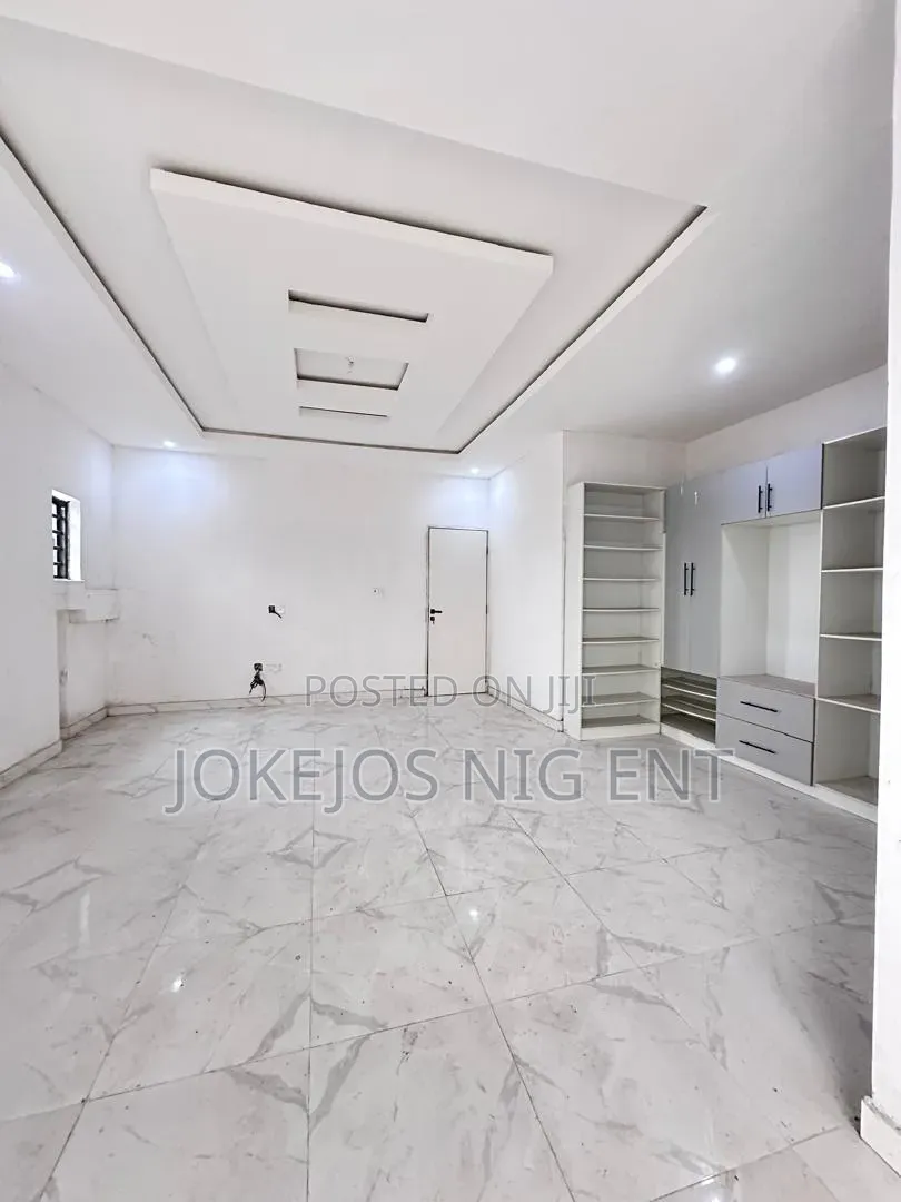 4bdrm Townhouse/Terrace in Lekki Scheme 2 for sale