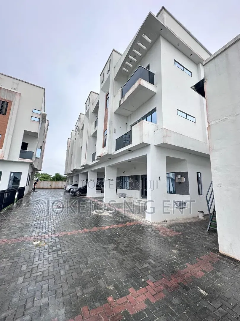 4bdrm Townhouse/Terrace in Lekki Scheme 2 for sale