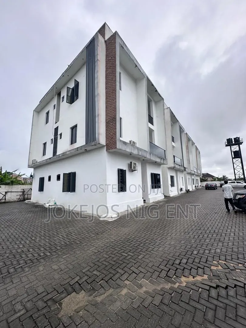 4bdrm Townhouse/Terrace in Lekki Scheme 2 for sale