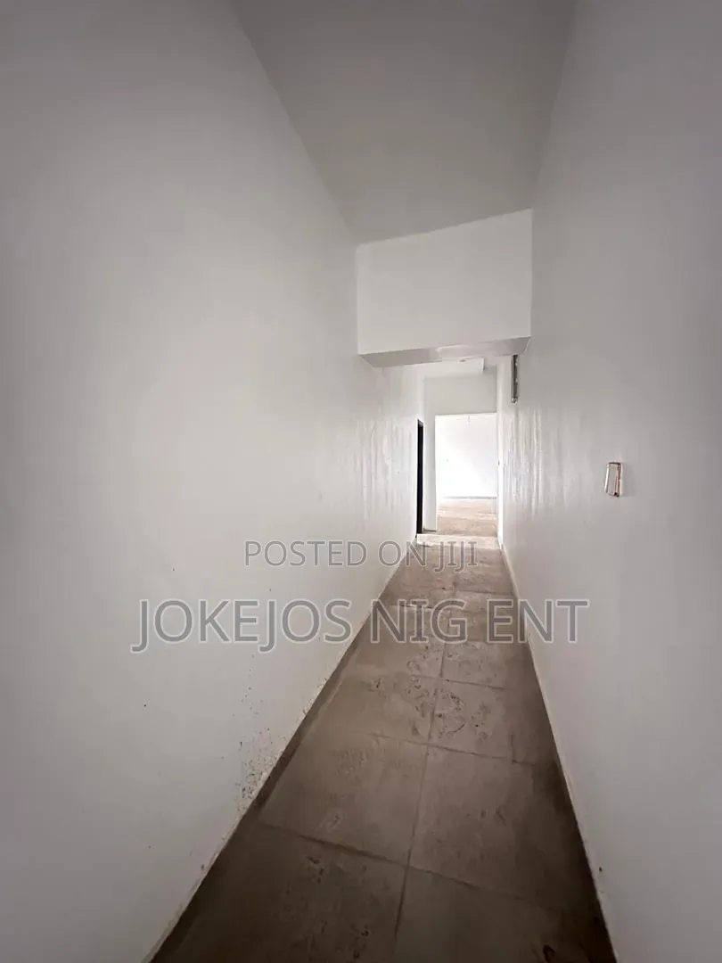 4bdrm Townhouse/Terrace in Lekki Scheme 2 for sale