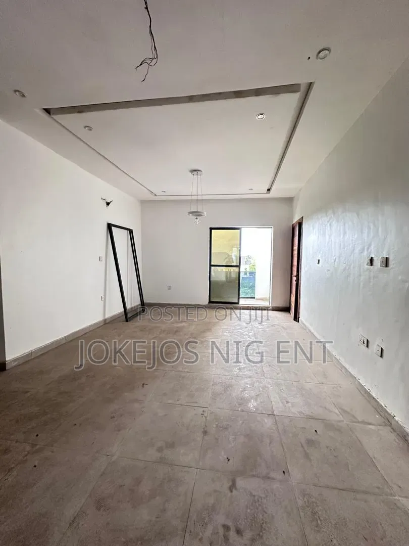 4bdrm Townhouse/Terrace in Lekki Scheme 2 for sale