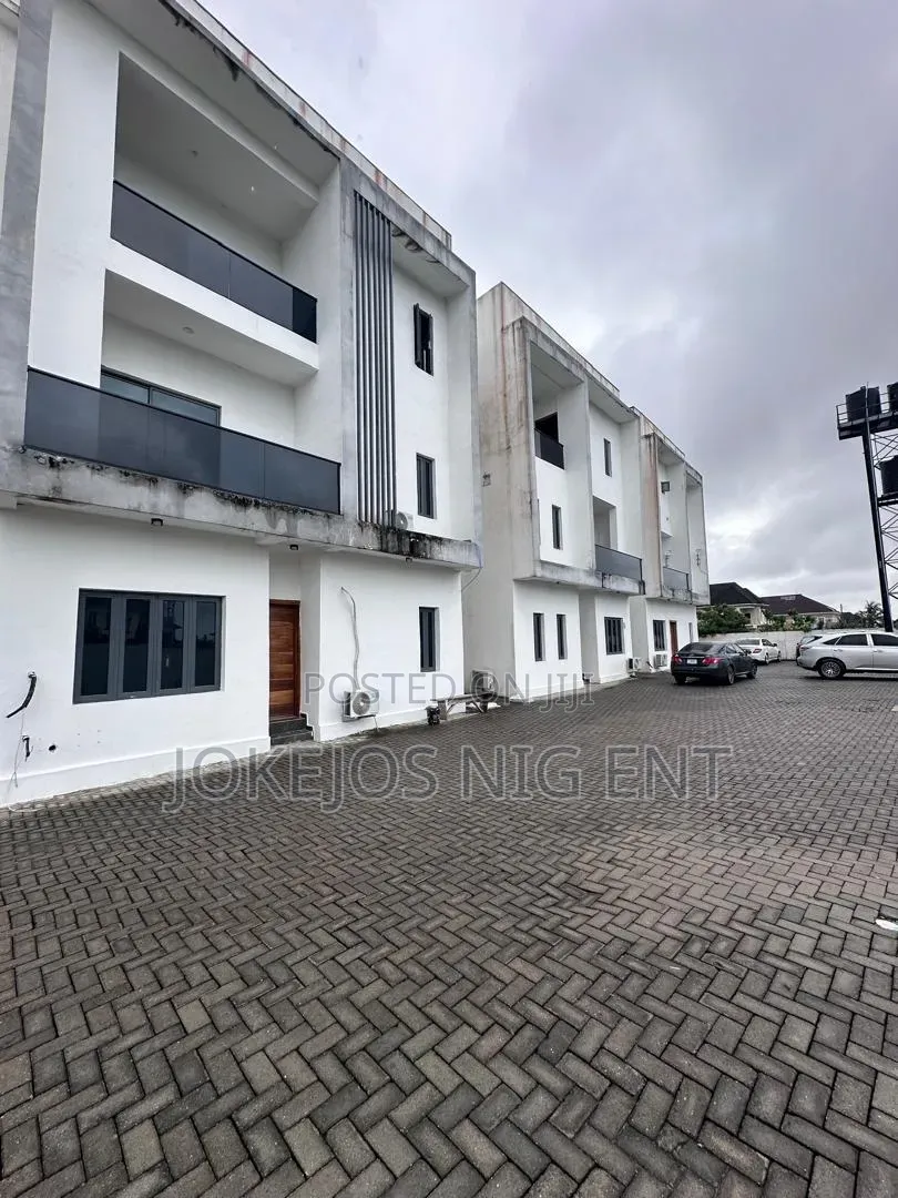 4bdrm Townhouse/Terrace in Lekki Scheme 2 for sale