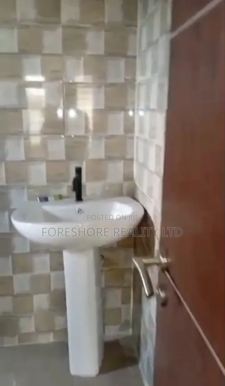3bdrm Apartment in Agege, Agbotikuyo for rent