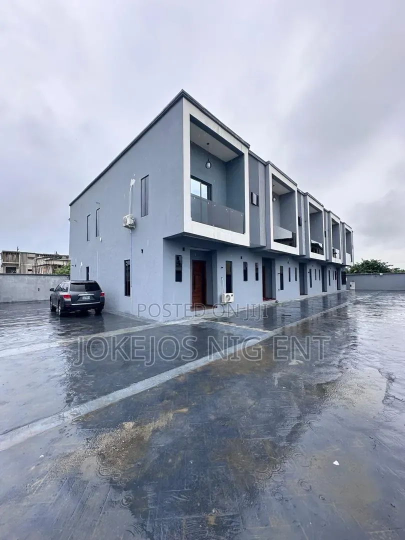 4bdrm Townhouse/Terrace in Lekki Scheme 3 for sale