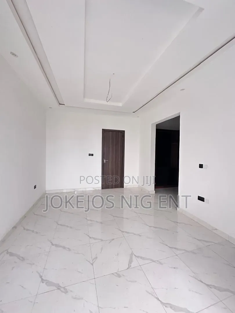 4bdrm Townhouse/Terrace in Lekki Scheme 3 for sale