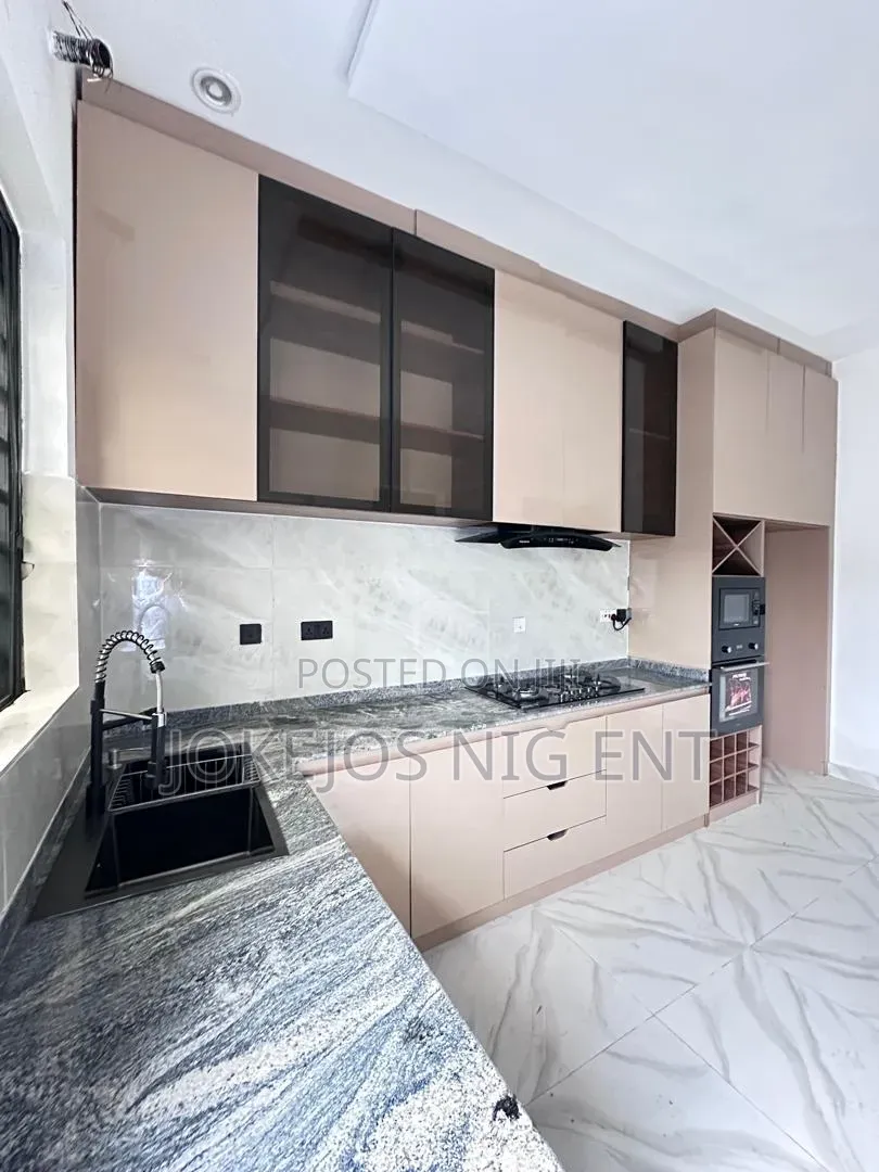 4bdrm Townhouse/Terrace in Lekki Scheme 3 for sale