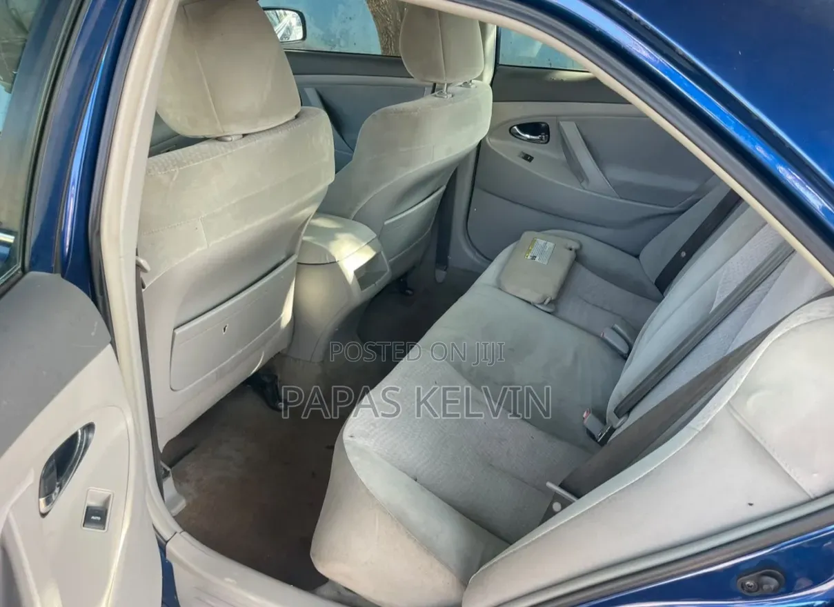 Toyota Camry LE 4dr Sedan (2.5L 4cyl 6A) 2011 Blue