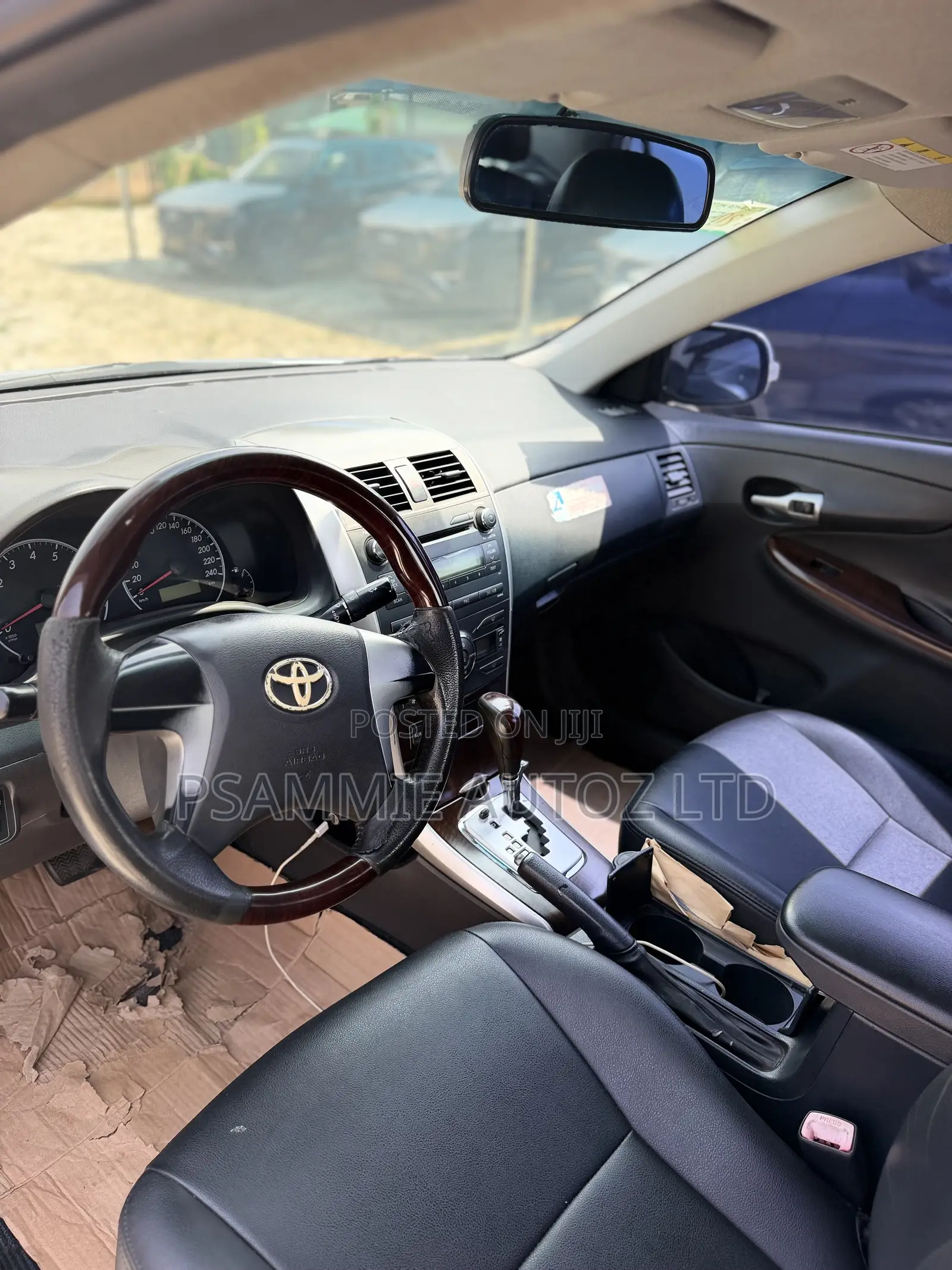Toyota Corolla LE 4dr Sedan (1.8L 4cyl 4A) 2012 Silver