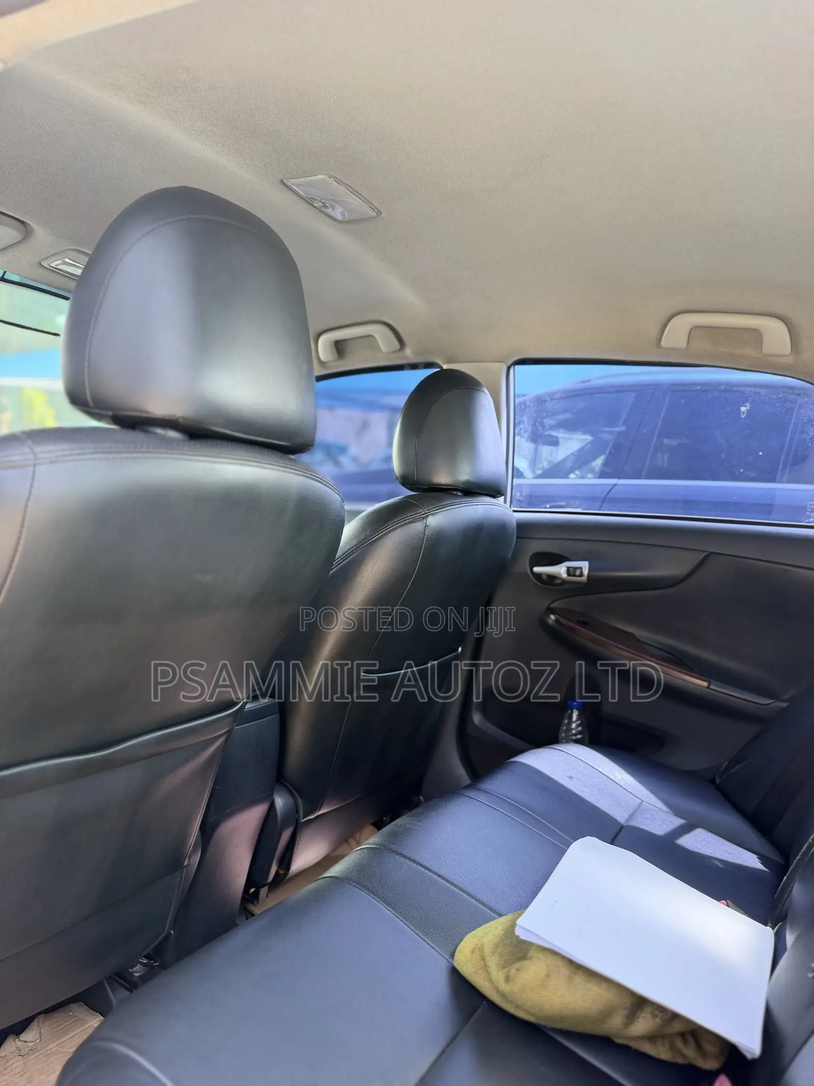 Toyota Corolla LE 4dr Sedan (1.8L 4cyl 4A) 2012 Silver