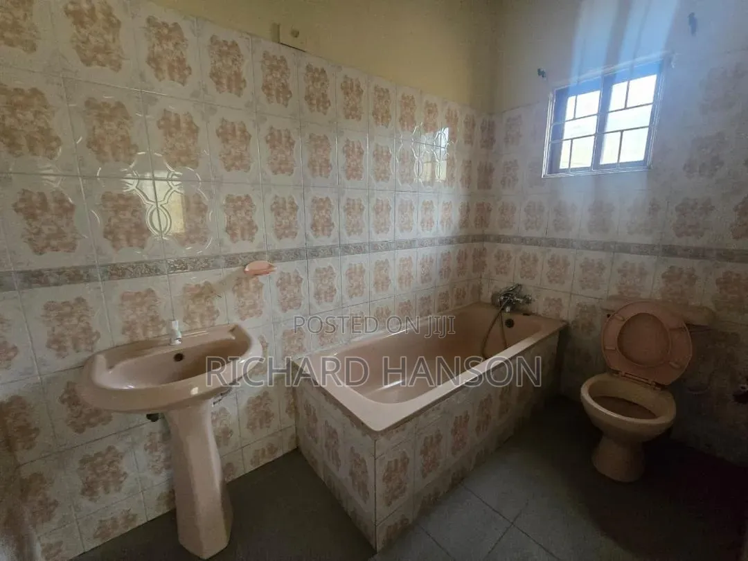 3bdrm Apartment in Opp Fara Park, Sangotedo for rent