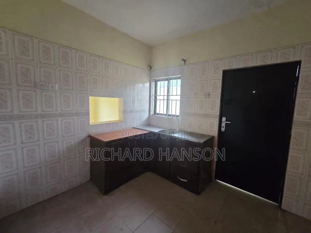 3bdrm Apartment in Opp Fara Park, Sangotedo for rent