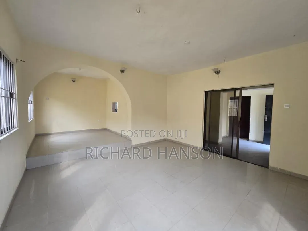 3bdrm Apartment in Opp Fara Park, Sangotedo for rent