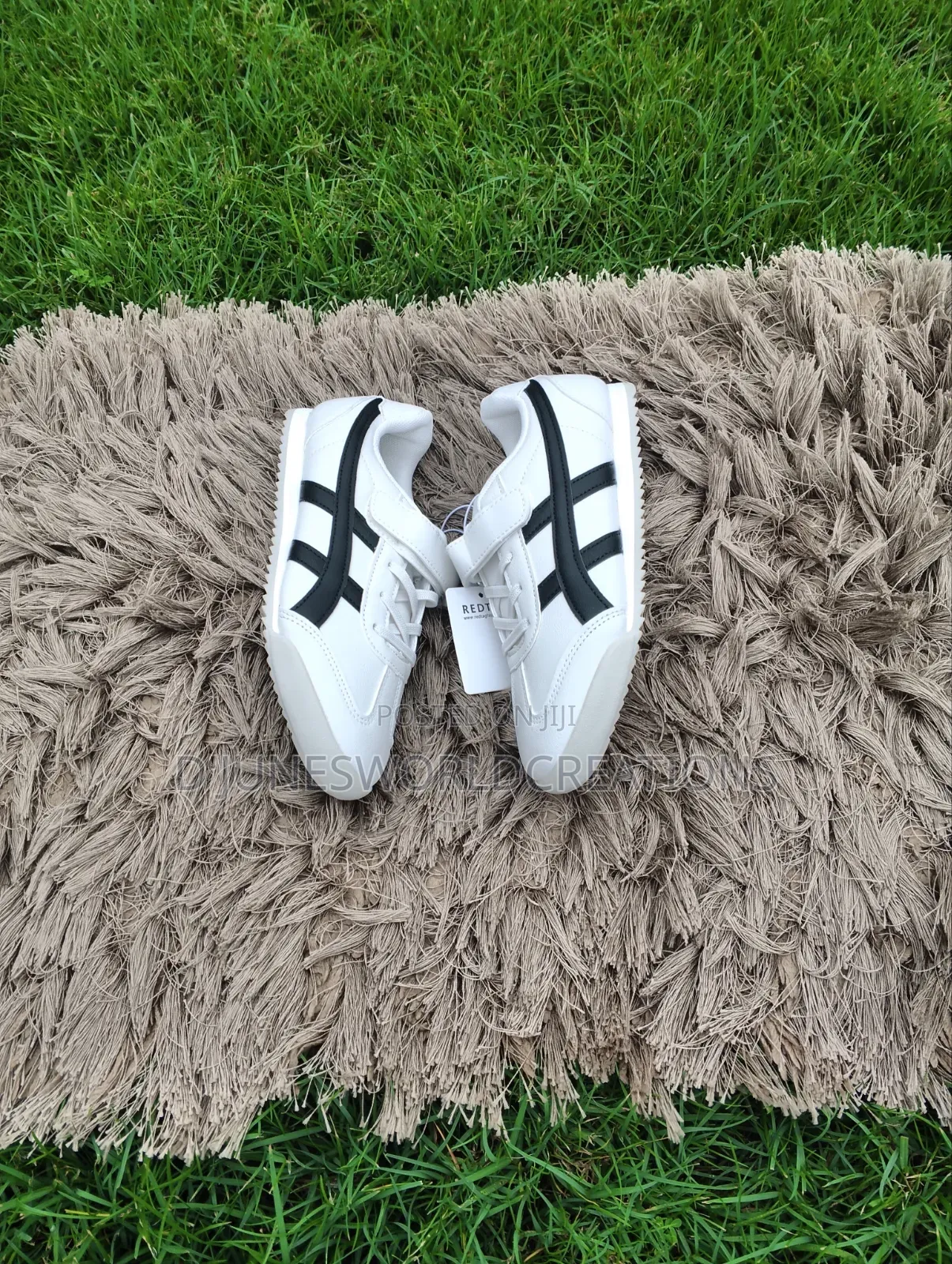 A Red Tag Solid Party Sneakers