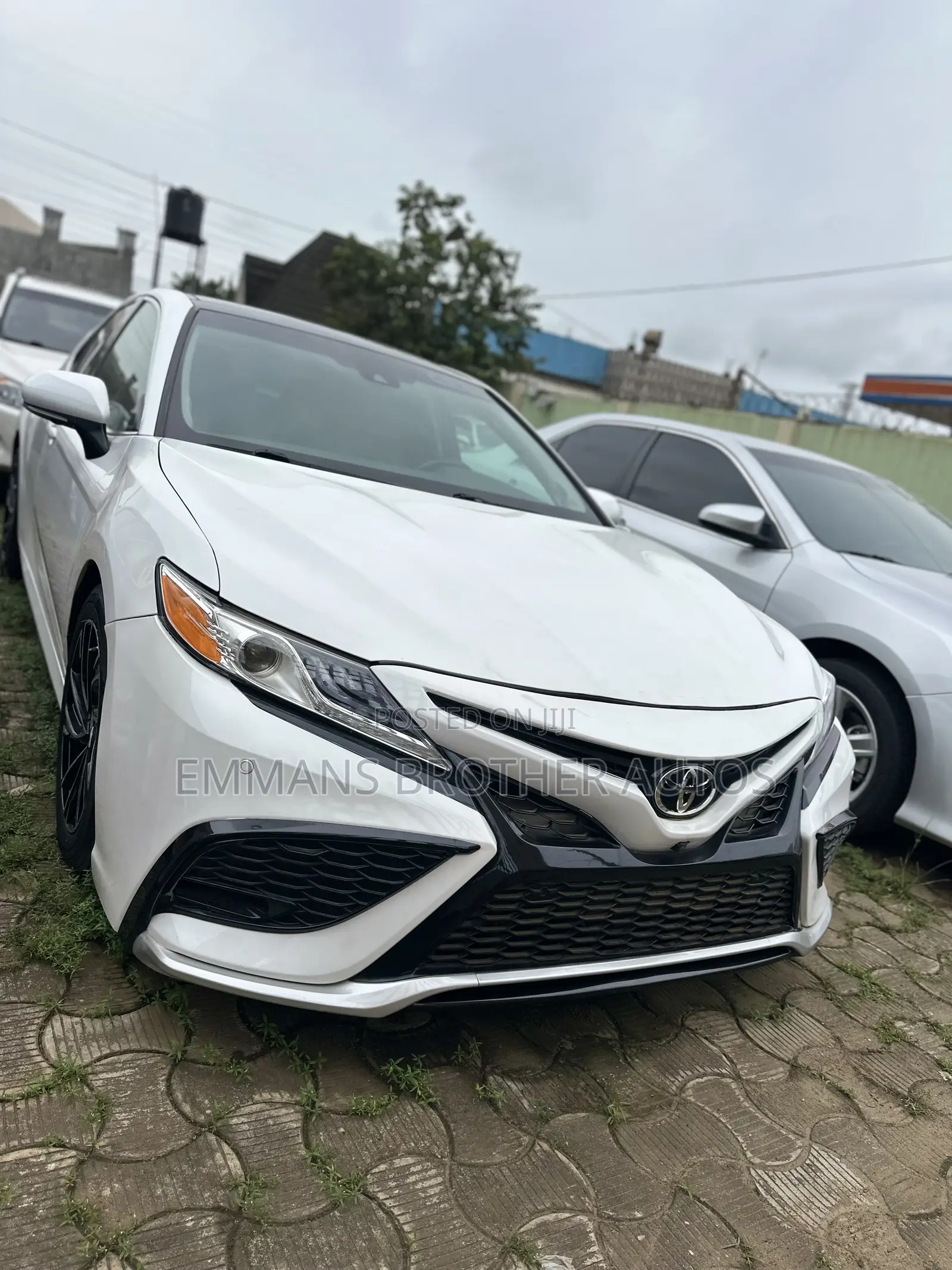 Toyota Camry XLE V6 FWD 2020 White