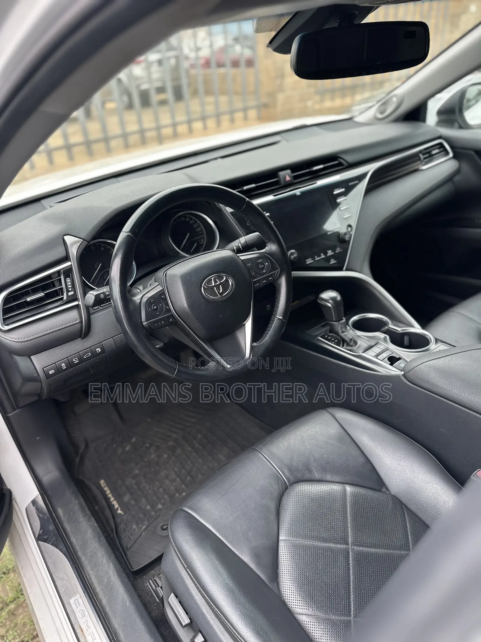 Toyota Camry XLE V6 FWD 2020 White