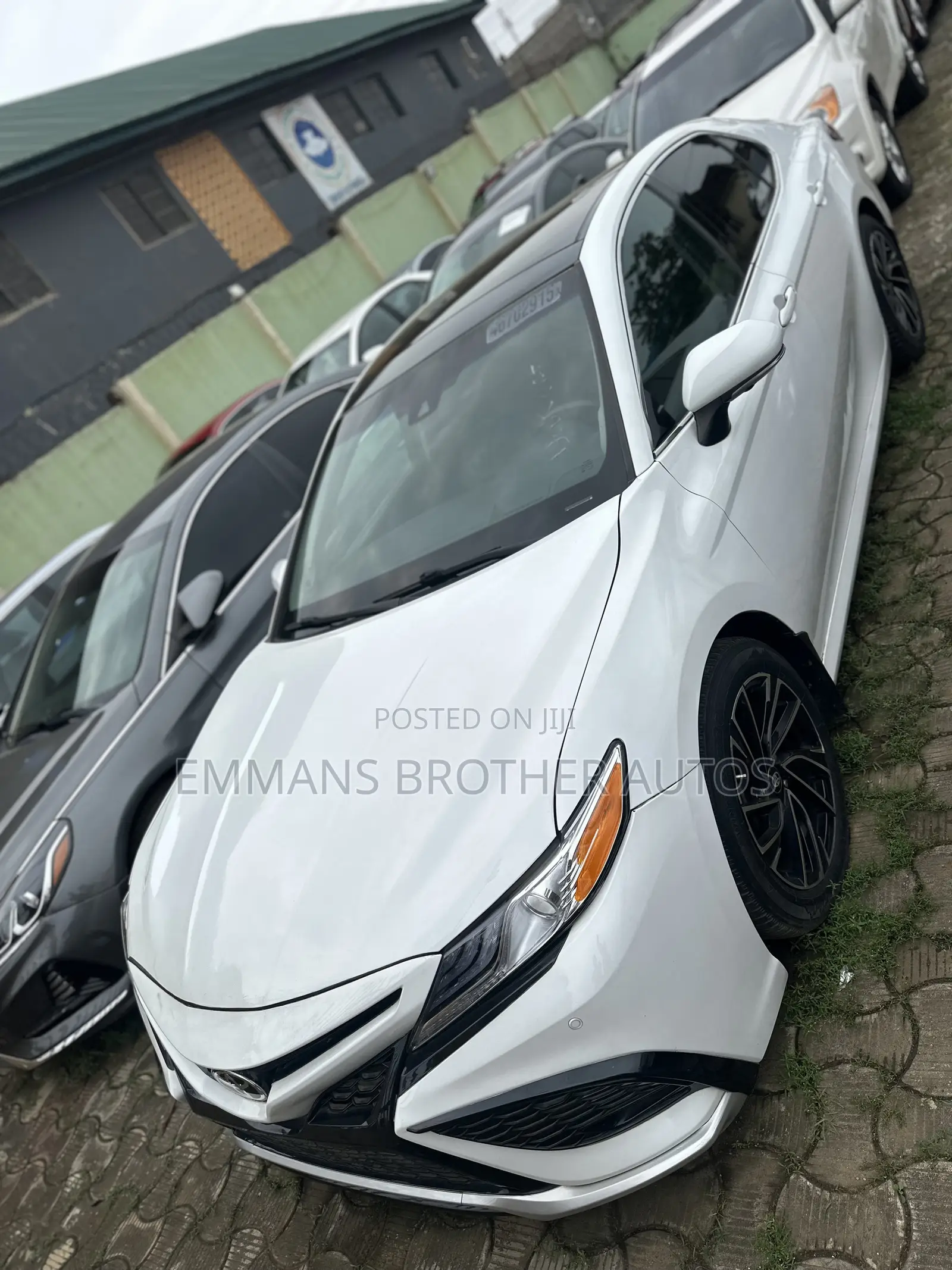 Toyota Camry XLE V6 FWD 2020 White