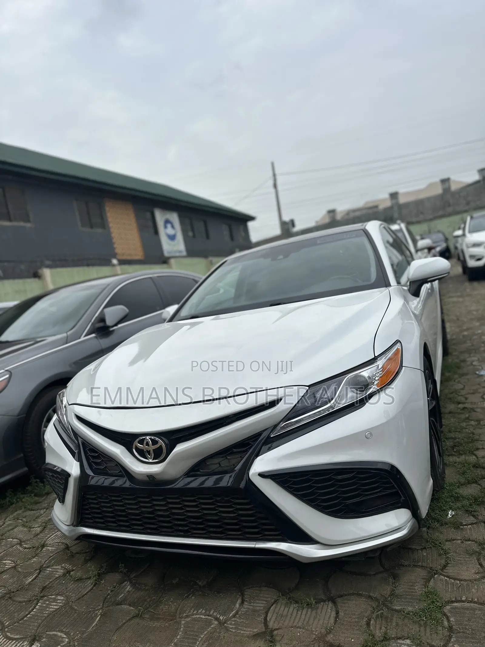 Toyota Camry XLE V6 FWD 2020 White