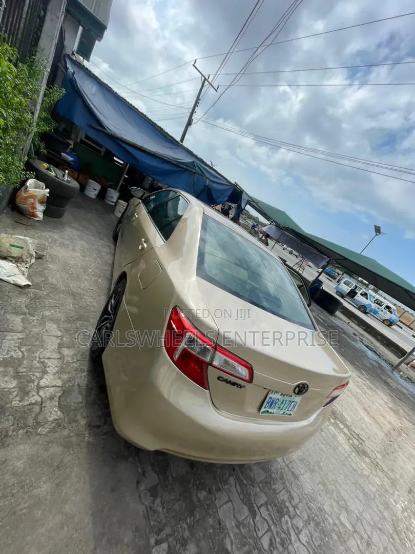 Toyota Camry 2013 Gold