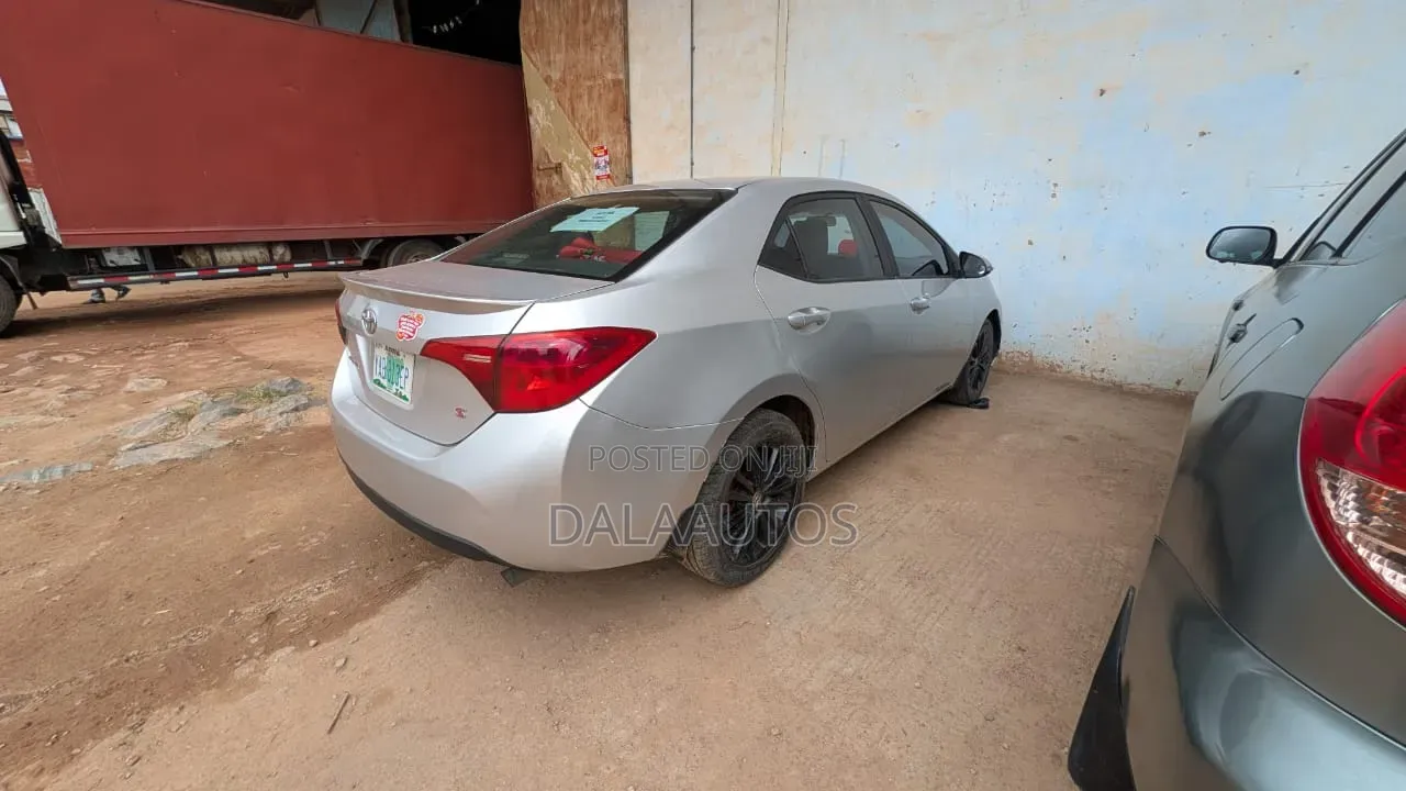 Toyota Corolla L 4dr Sedan (1.8L 4cyl 4A) 2014 Silver