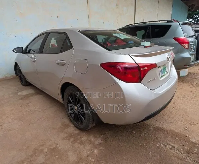 Toyota Corolla L 4dr Sedan (1.8L 4cyl 4A) 2014 Silver
