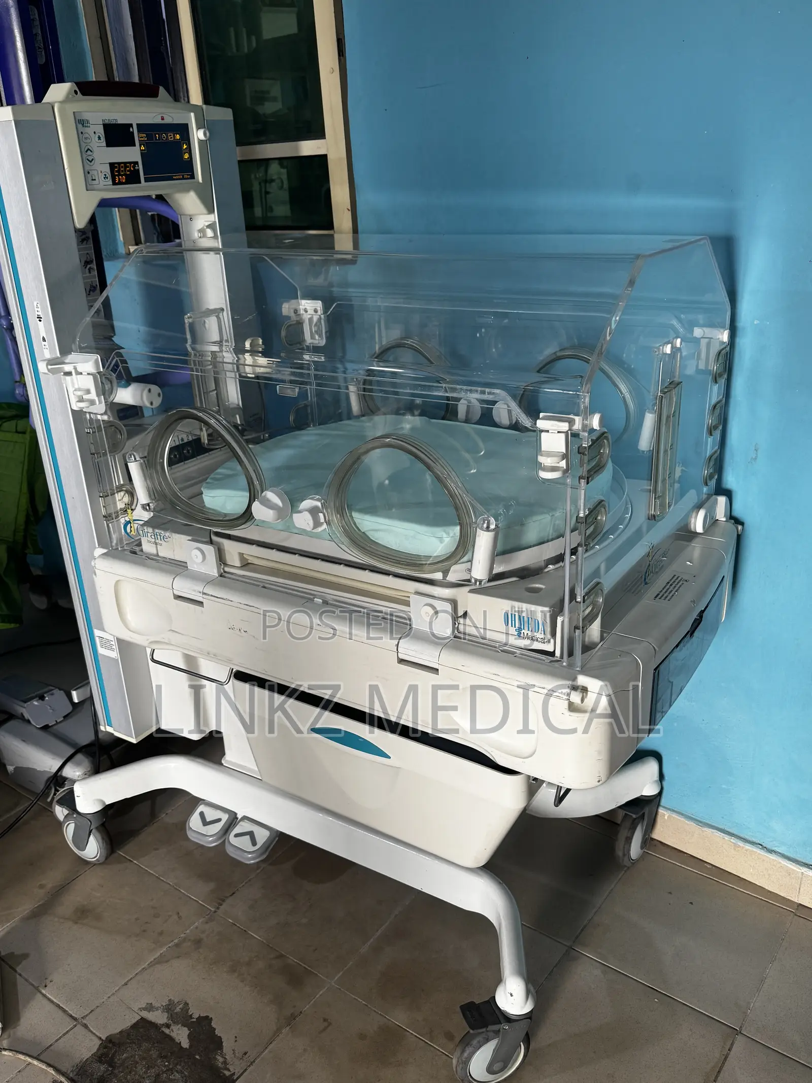 GE Giraffe Ohemda Baby Incubator