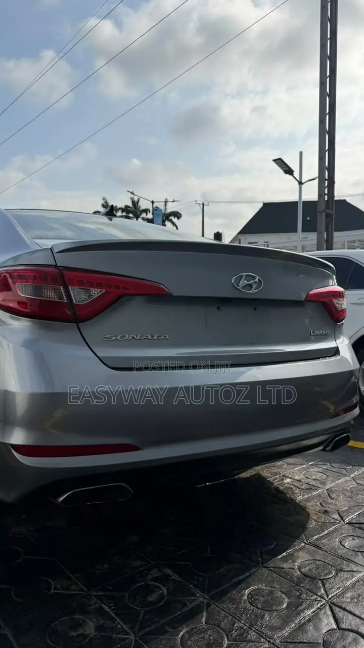 Hyundai Sonata Limited 4dr Sedan (2.4L 4cyl 6A) 2015 Gray