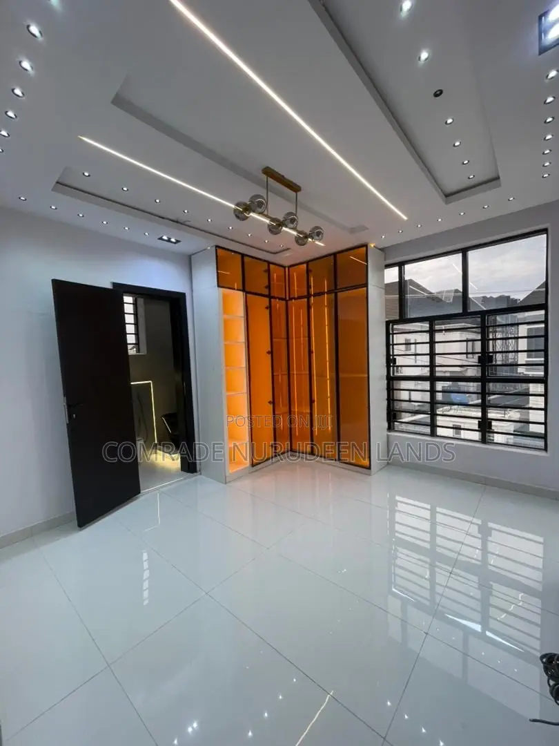 4bdrm Duplex in Ikota for rent