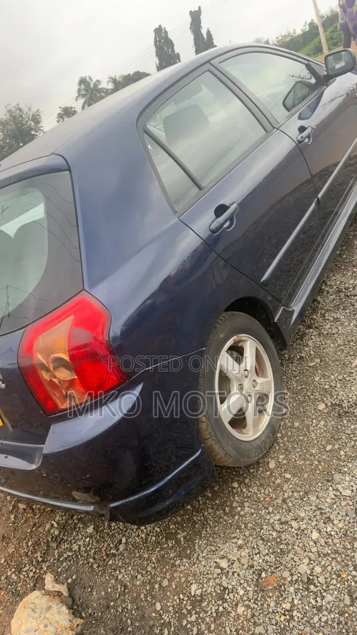 Toyota Corolla Liftback 2005 Blue