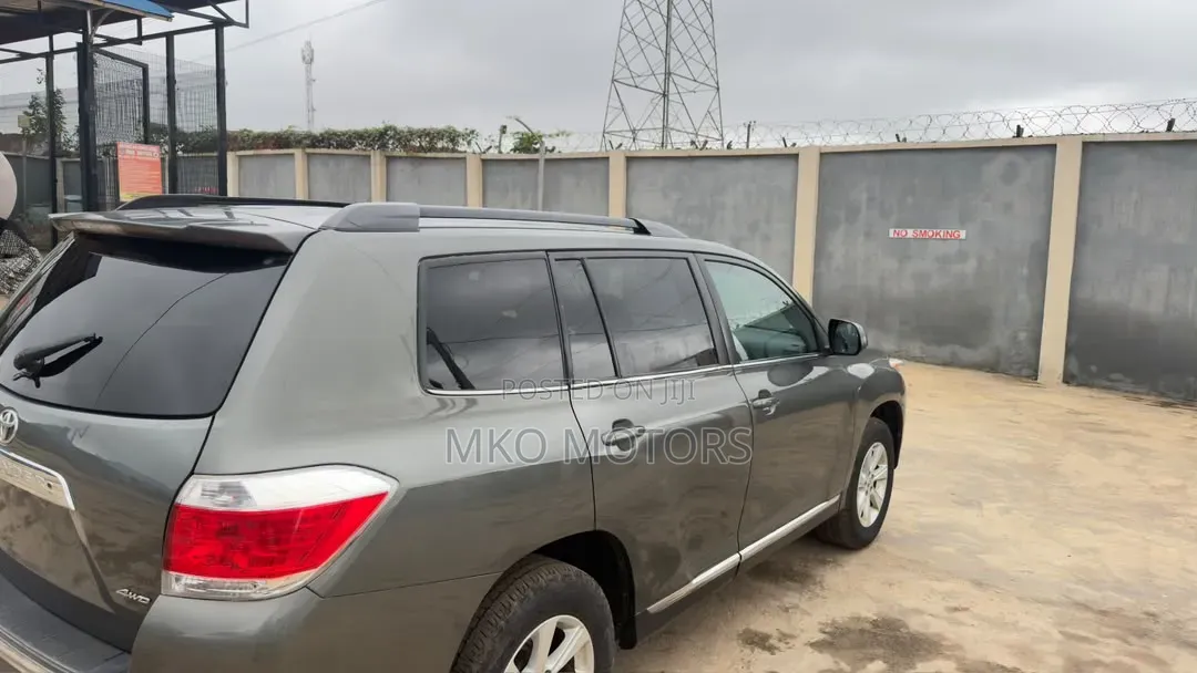Toyota Highlander Limited 2012 Green