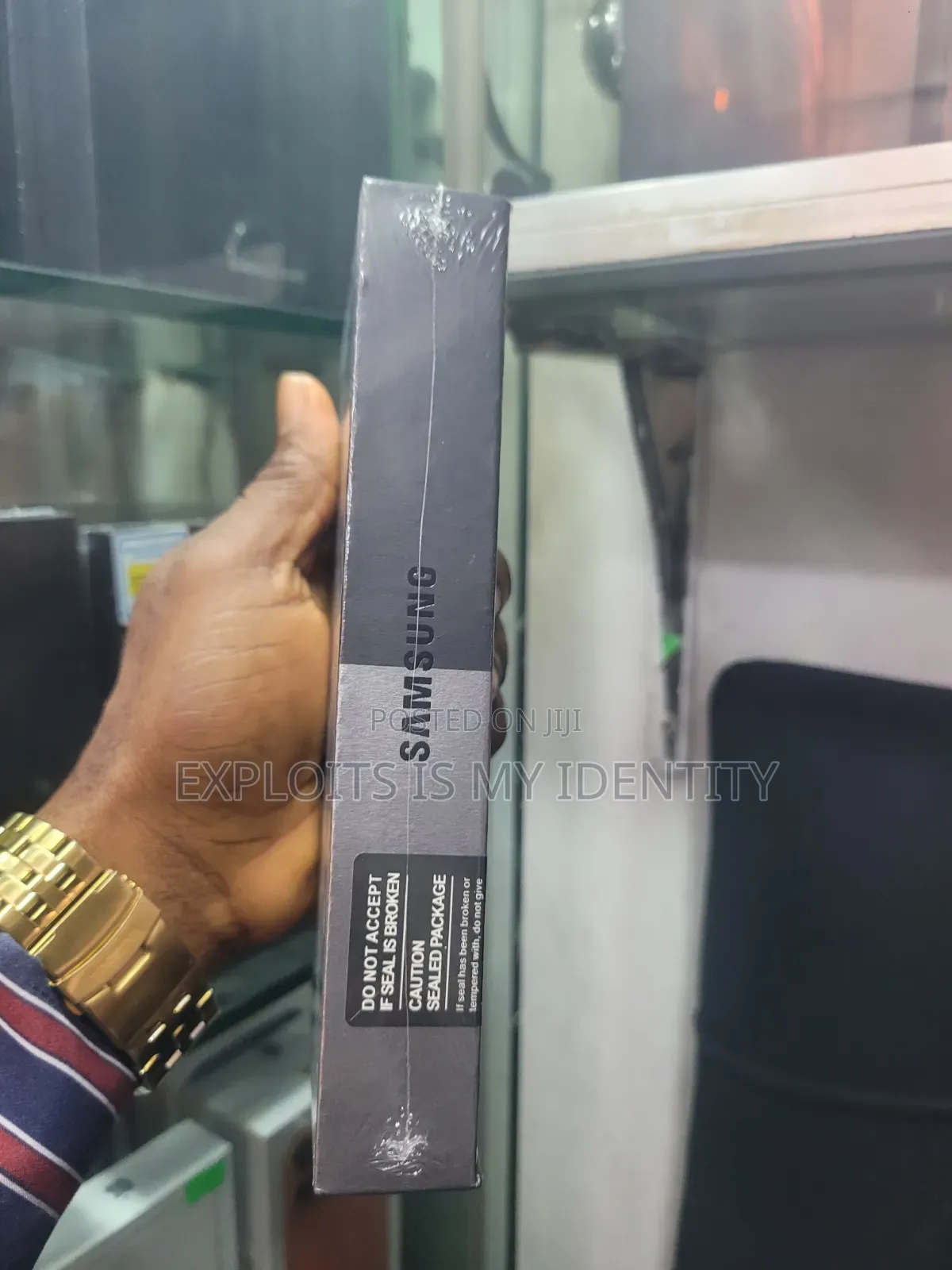 New Samsung Galaxy Z Flip4 256 GB Gold