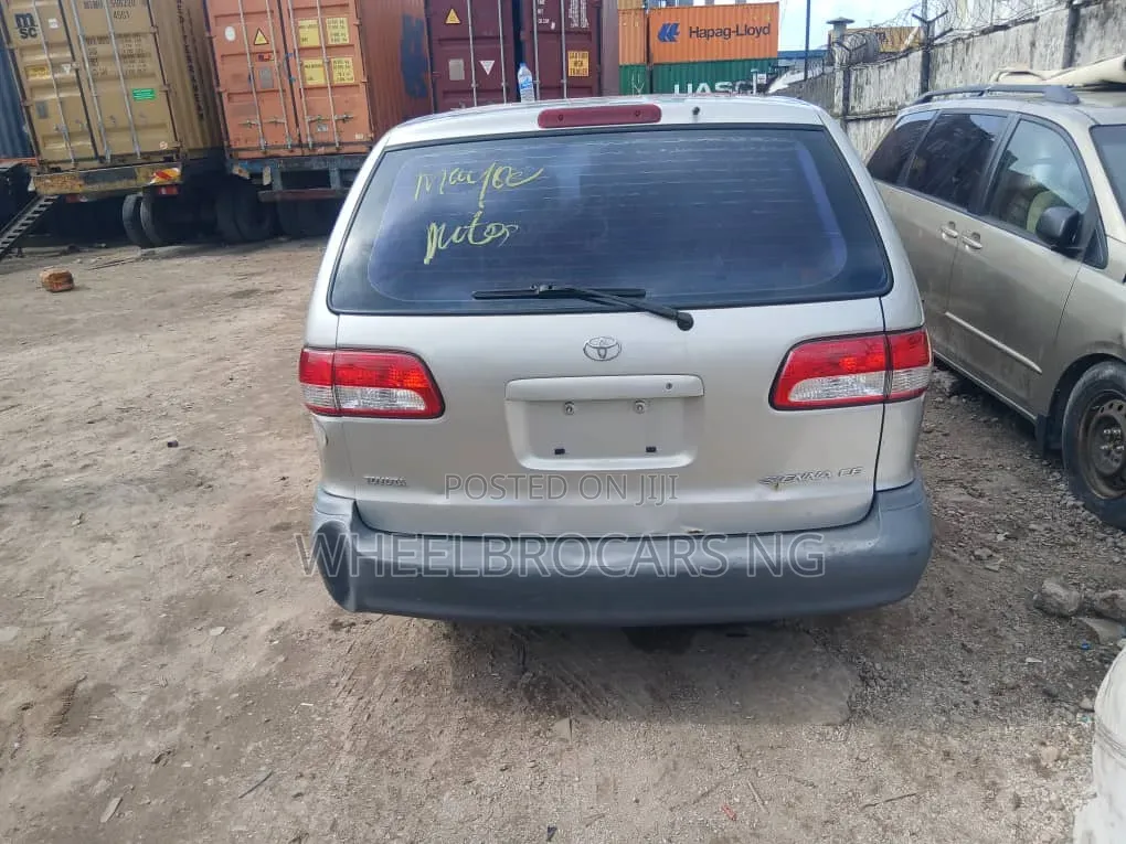 Toyota Sienna CE 2003 Silver