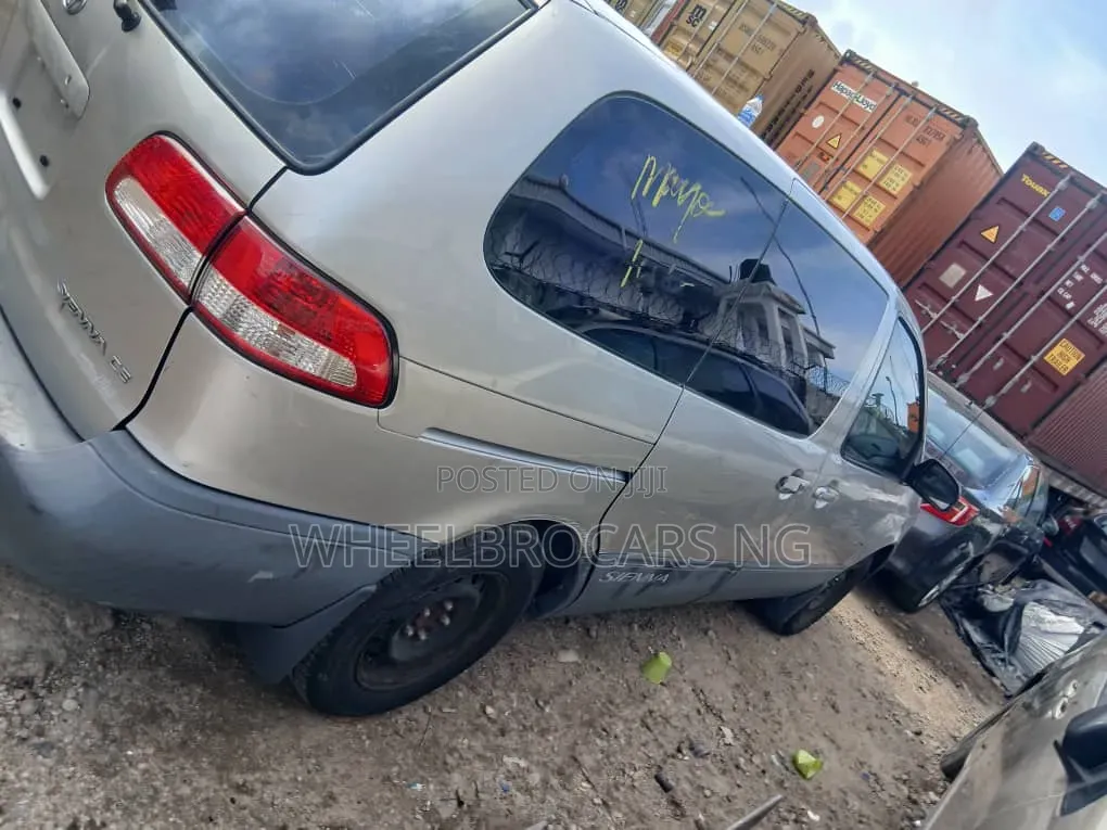 Toyota Sienna CE 2003 Silver