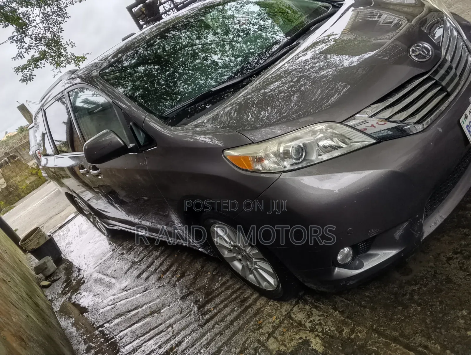 Toyota Sienna 2012 Brown