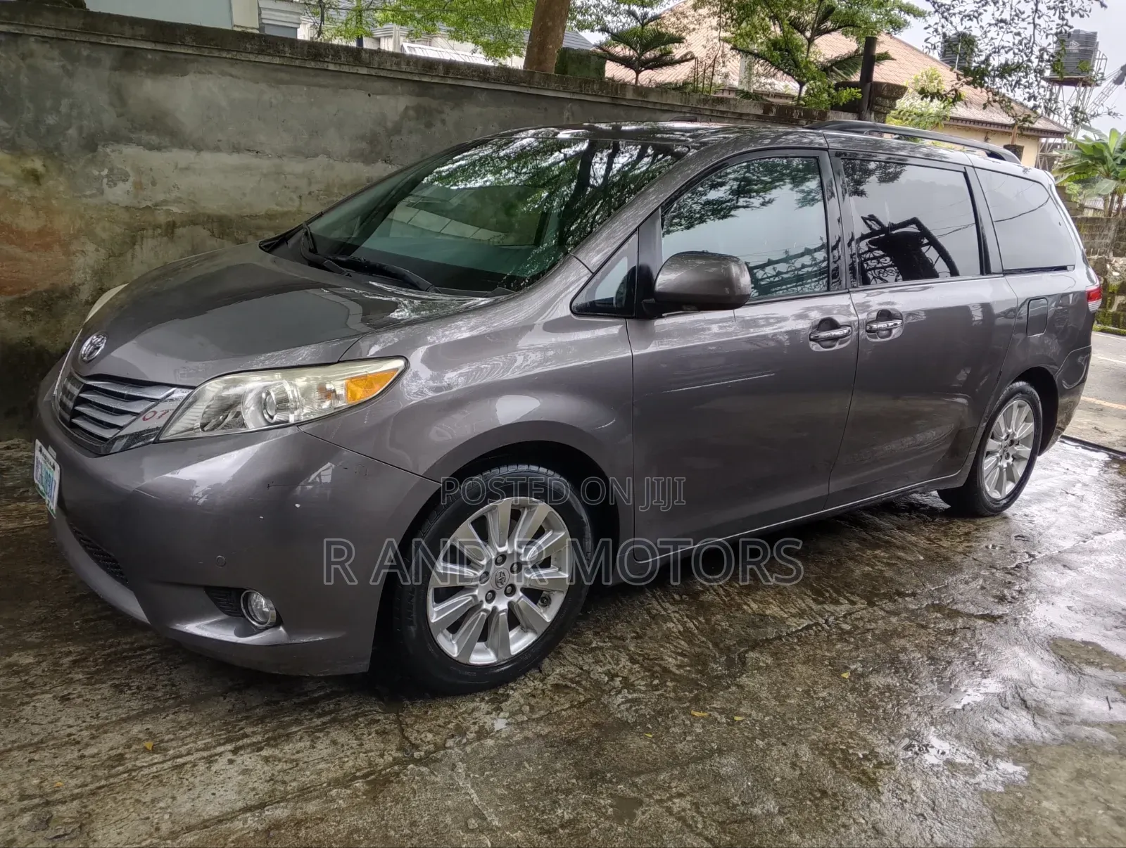 Toyota Sienna 2012 Brown