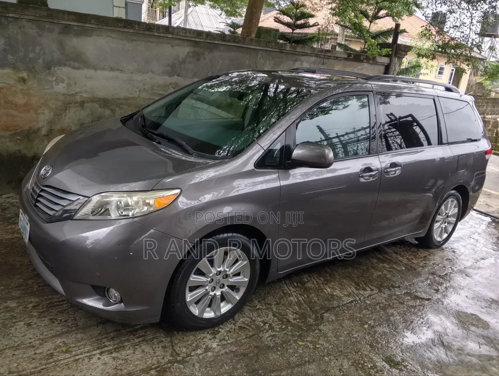 Toyota Sienna 2012 Brown