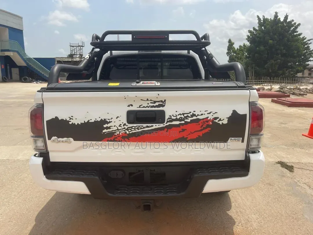 Toyota Tacoma 2022 White
