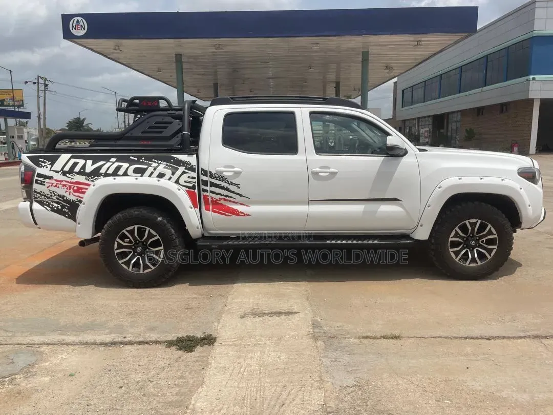 Toyota Tacoma 2022 White