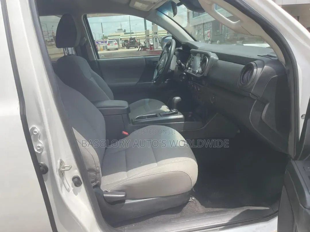 Toyota Tacoma 2022 White