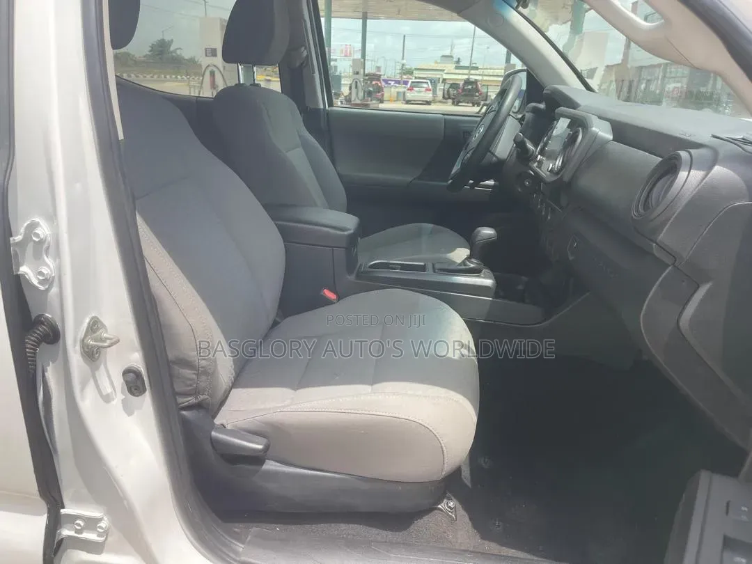 Toyota Tacoma 2022 White
