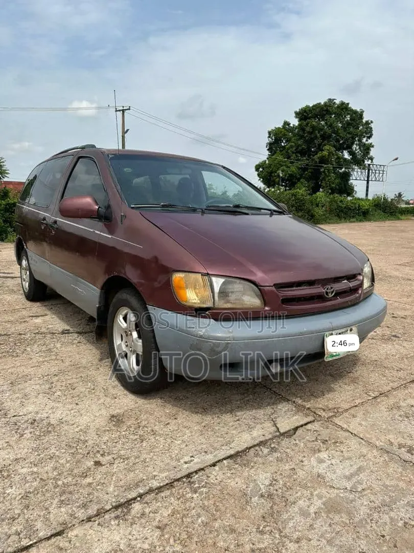 Toyota Sienna 2001 Red