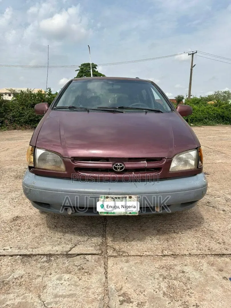 Toyota Sienna 2001 Red