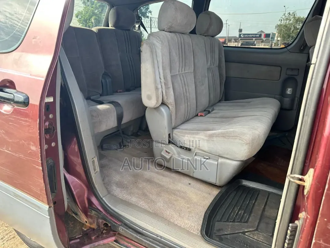 Toyota Sienna 2001 Red