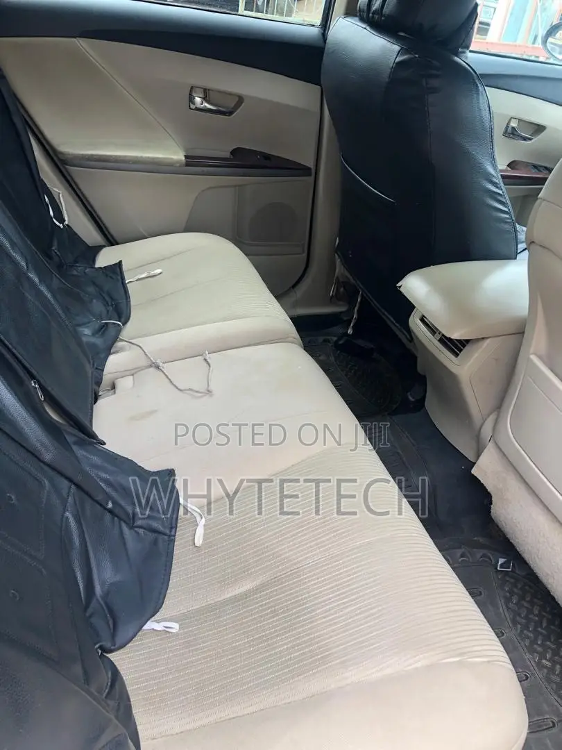 Toyota Venza AWD 2011 Gray