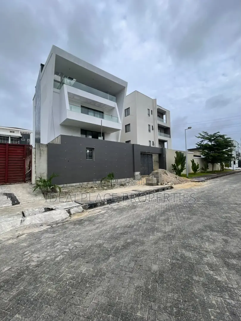 5bdrm Duplex in Banana Island for sale