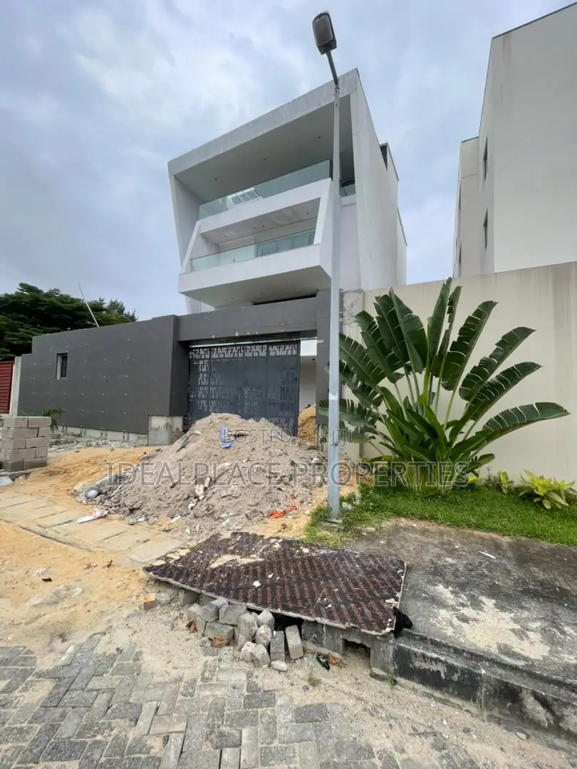 5bdrm Duplex in Banana Island for sale