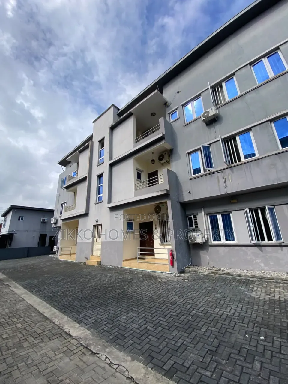 3bdrm Townhouse/Terrace in Ogidan, Sangotedo for sale