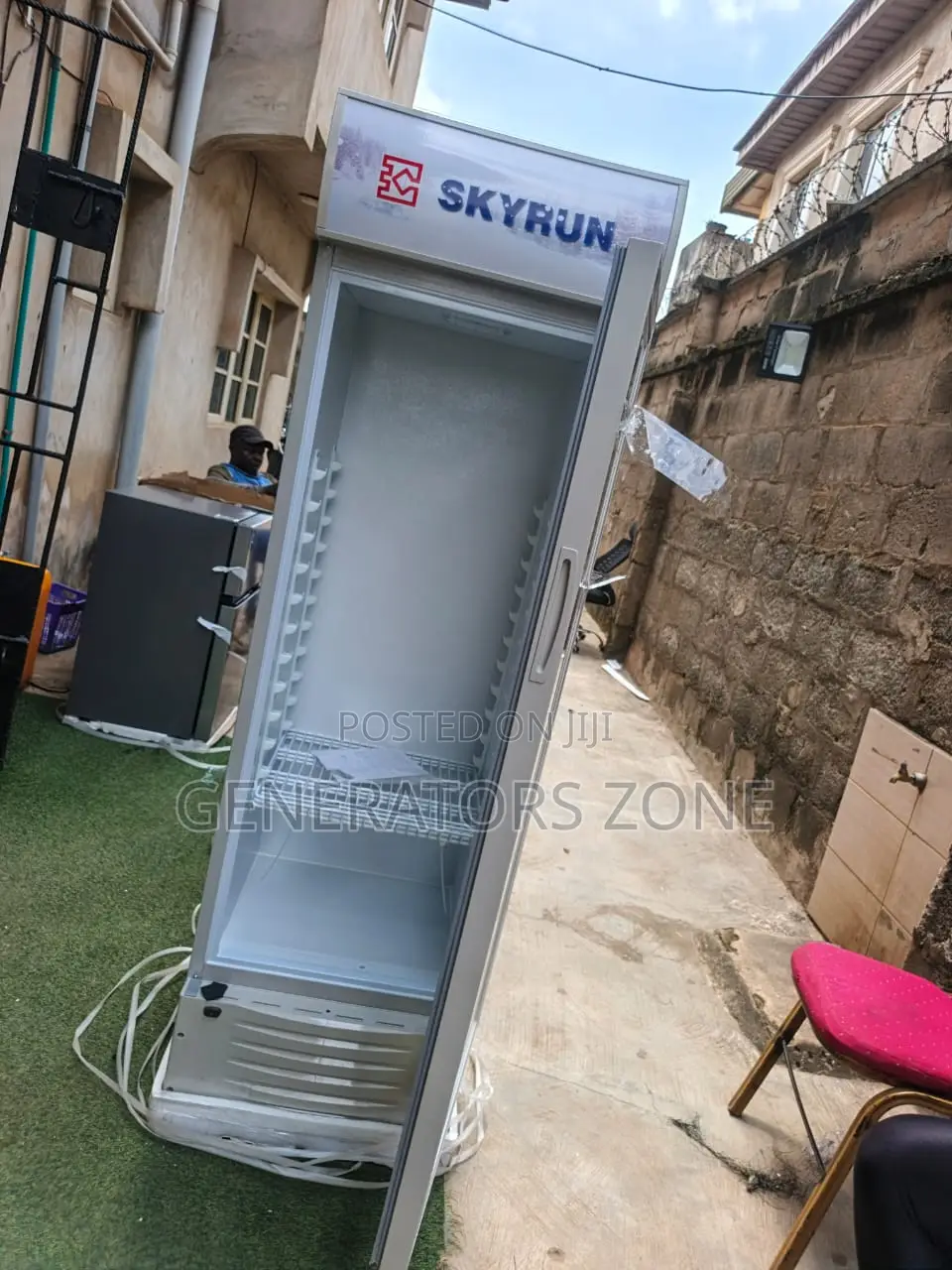 Skyrun SC-228FN Showcase Chiller 228L
